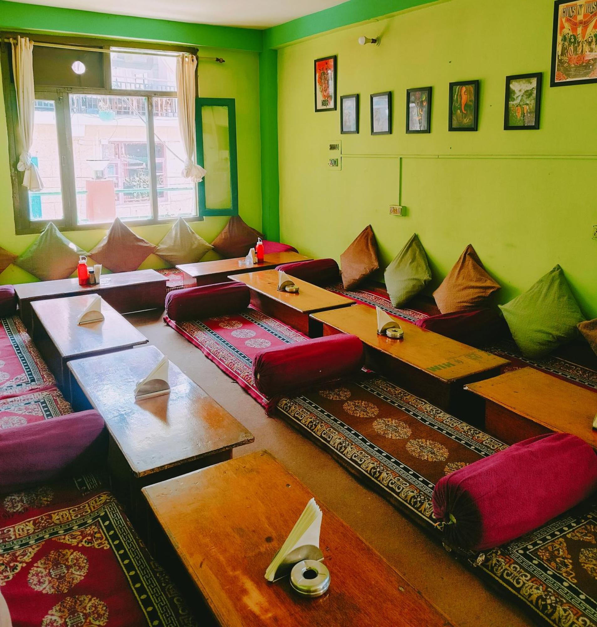 Non Stop Cafe Hostel & Stay Manāli Zewnętrze zdjęcie